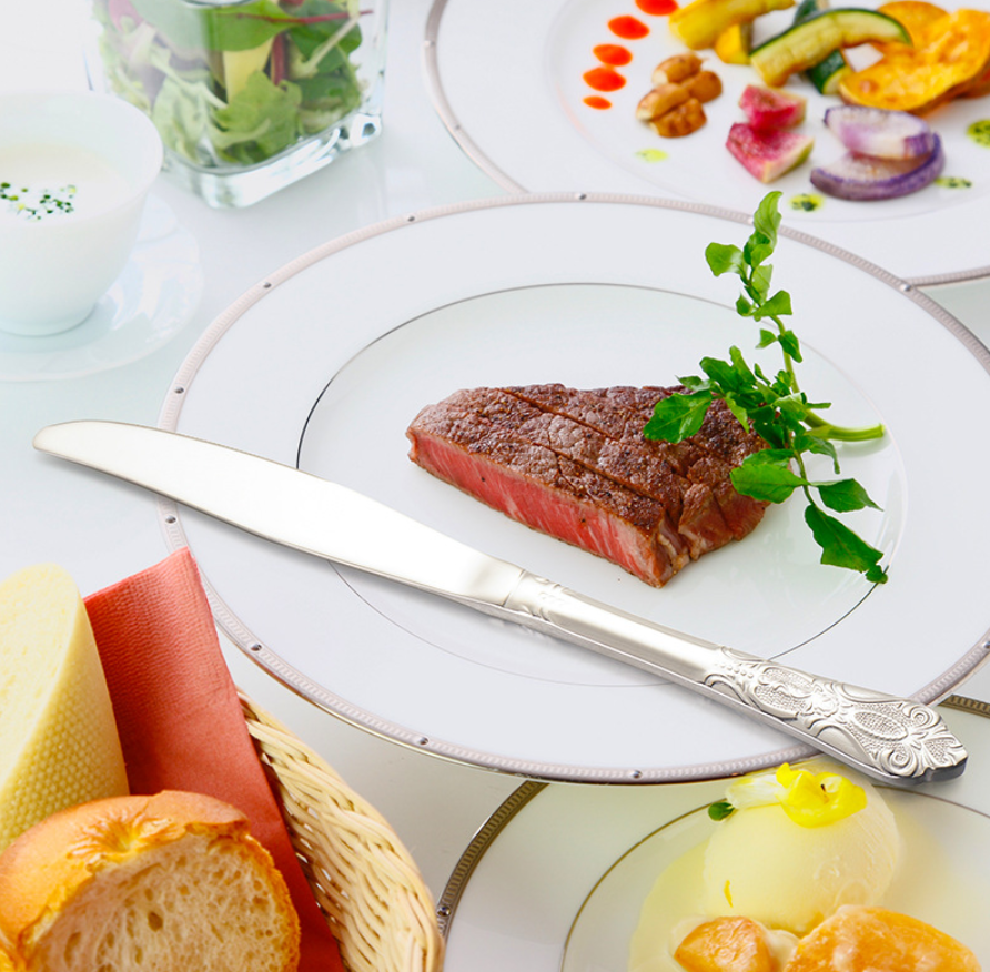 Cubiertos de acero inoxidable European Royal: cuchillo, tenedor y cuchara para carne con relieve y diseño hueco tallado para restaurantes en casa y hoteles. 