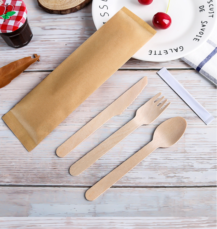 Juego de cubiertos de madera biodegradables: cuchillo, tenedor y cuchara occidentales de tejido para comida para llevar y envasado de alimentos.