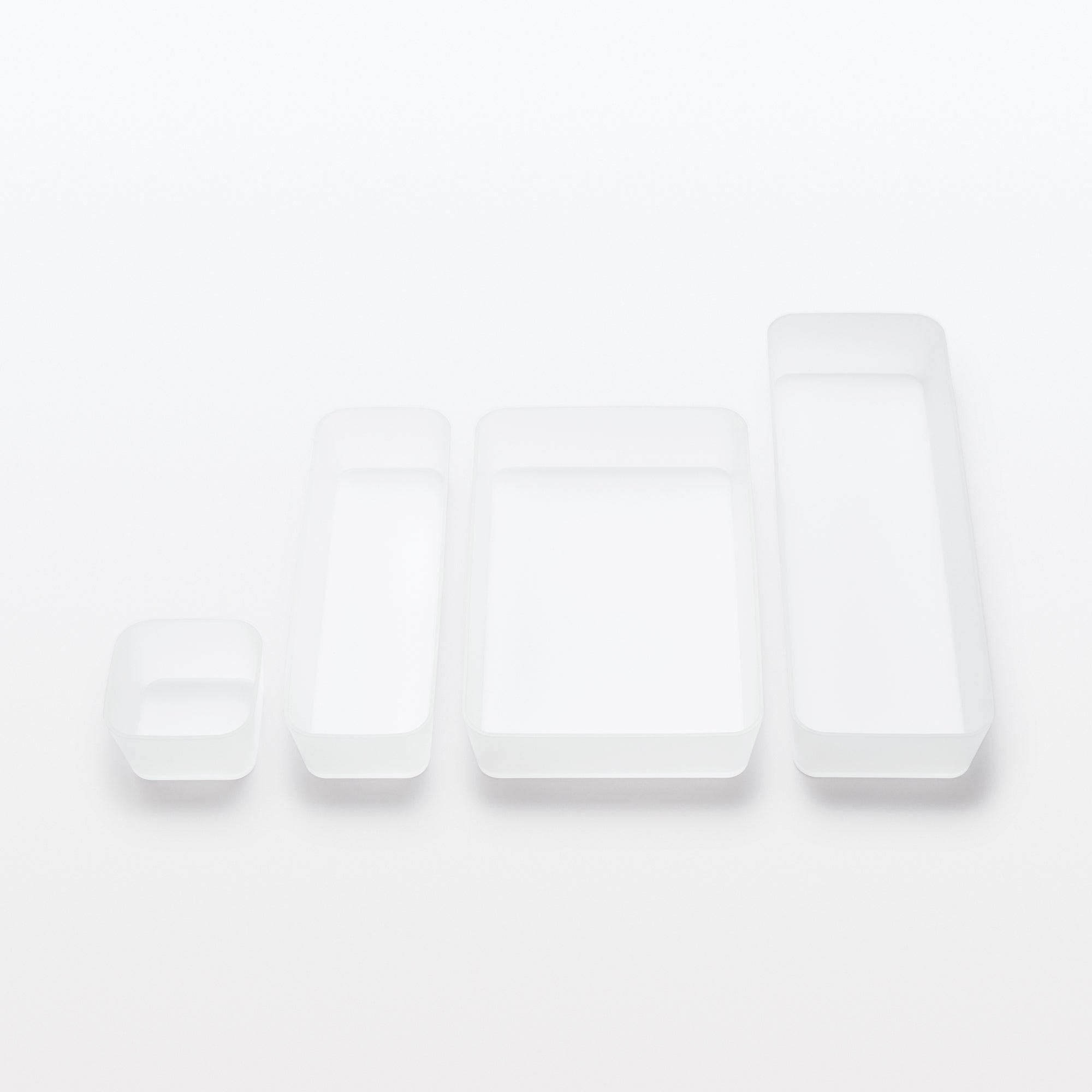 Caja organizadora de polipropileno 4 (ancho 4,5 x profundidad 13,4 x alto 2”)