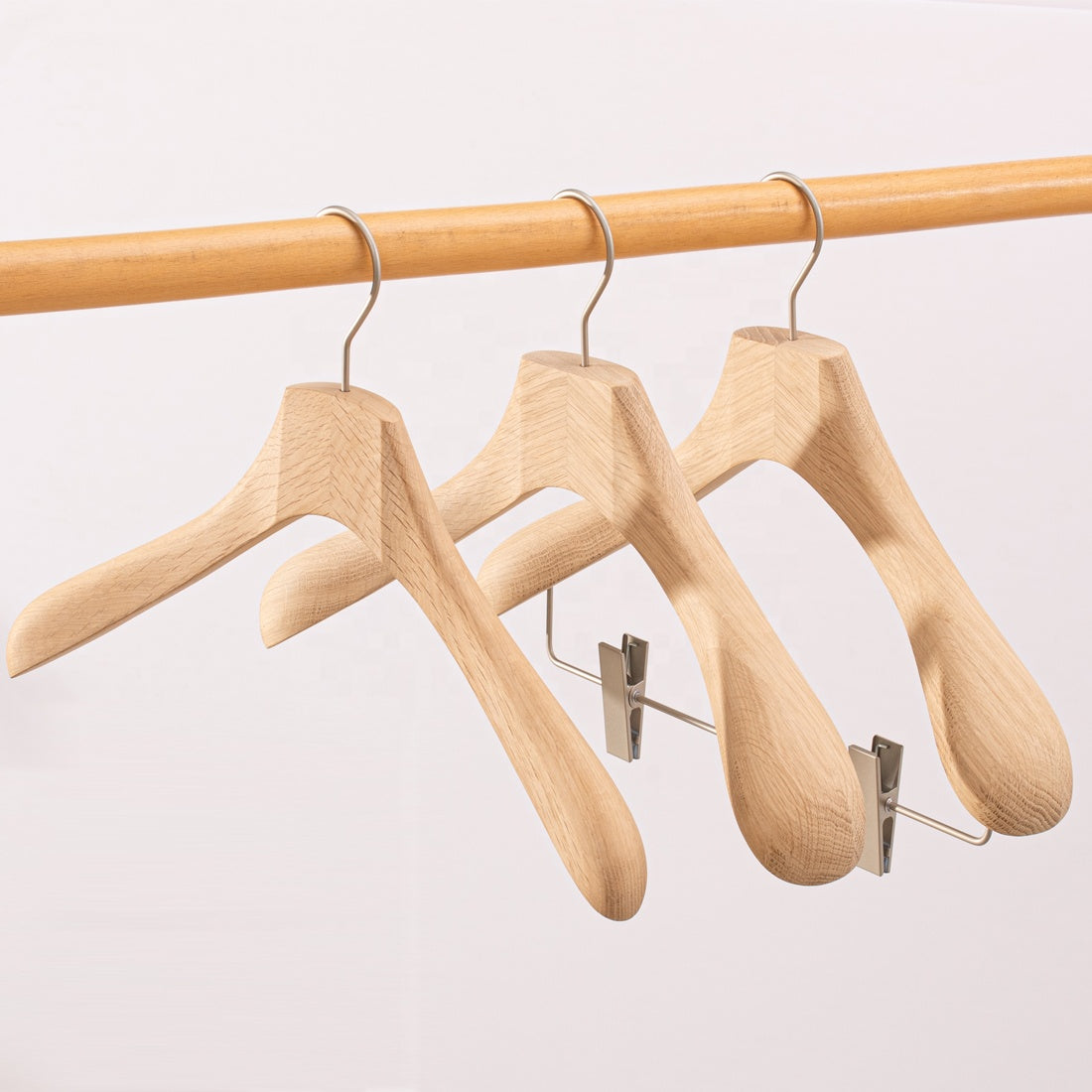 Clip de madera para ropa, logotipo de la marca, pinzas para pantalones de madera, percha de hotel