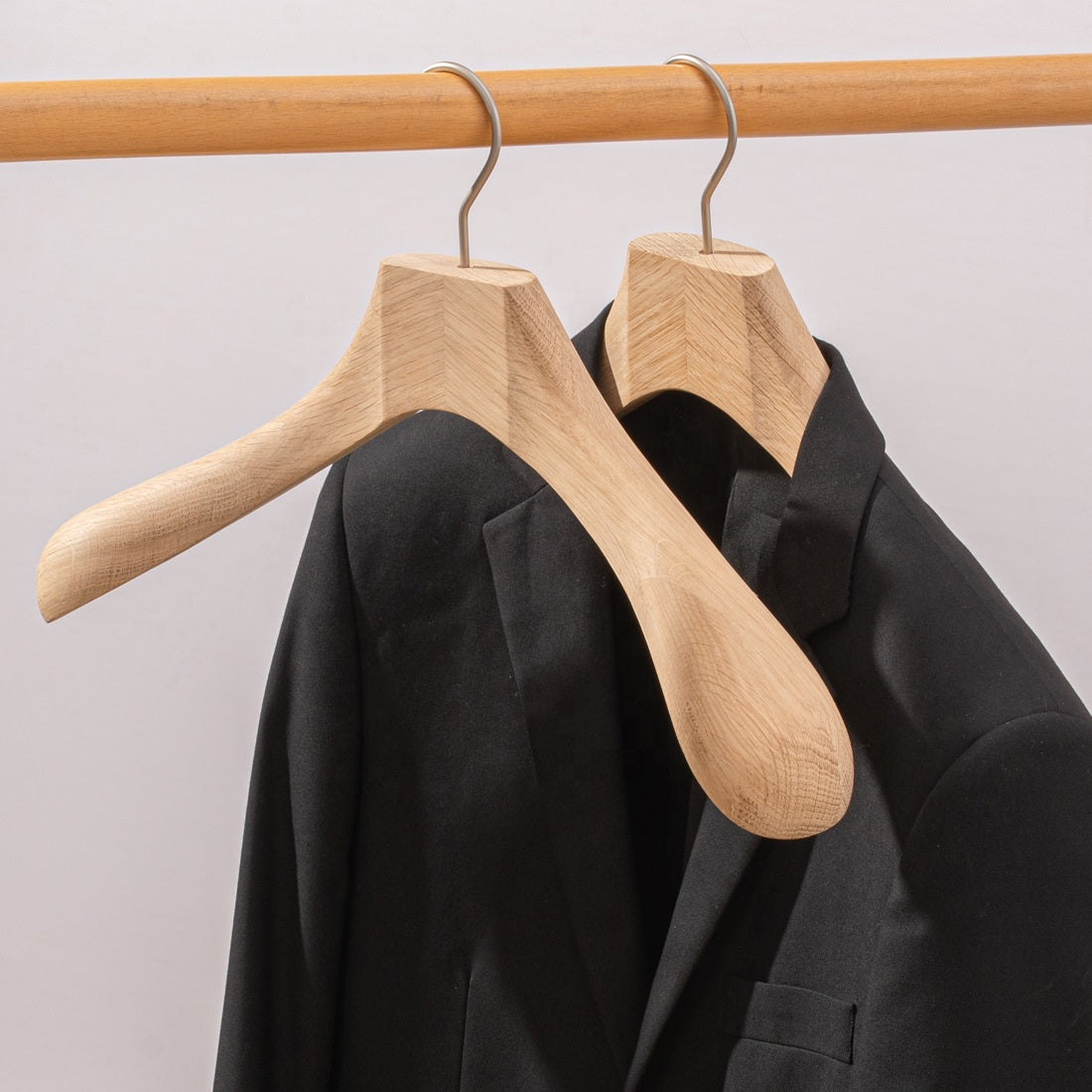 Clip de madera para ropa, logotipo de la marca, pinzas para pantalones de madera, percha de hotel