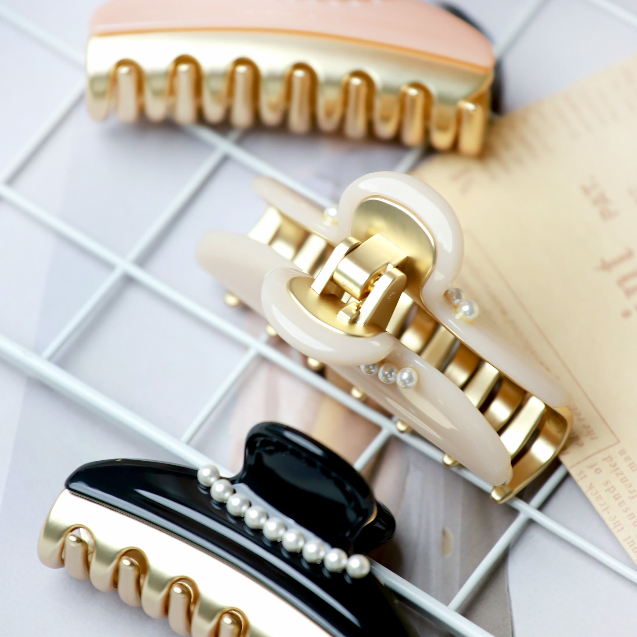 High-End Pearl Hair Claws Acetate & Plastic Women Girls Shark Grip Multifunction Hair Clips with Light Luxury Customized Size