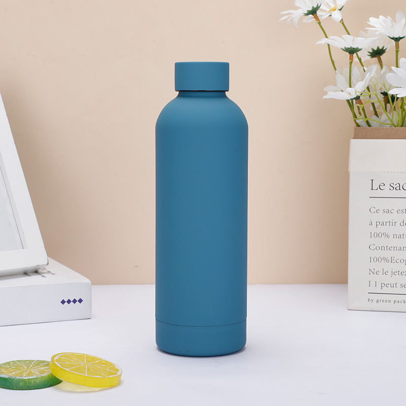 Botella de agua aislada al vacío de acero inoxidable 304 de 17 oz con logotipo personalizado, acabado de goma mate, frasco de viaje de boca estrecha.
