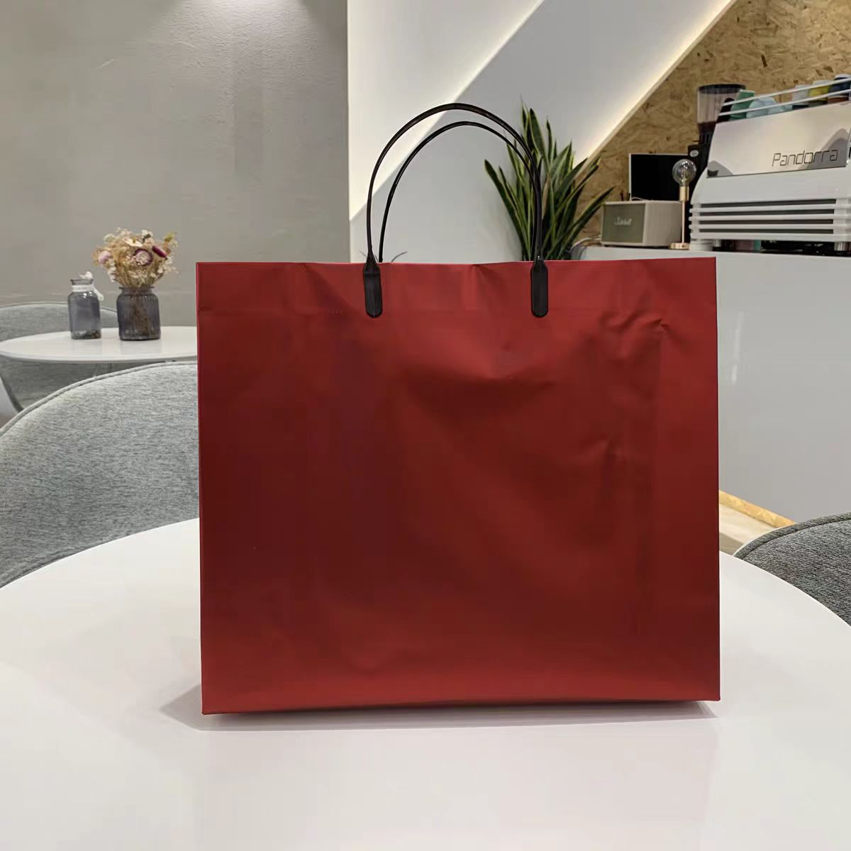 Bolsa de compras metálica holográfica con logotipo personalizado – Embalaje de lujo para minoristas y tiendas Duty-Free