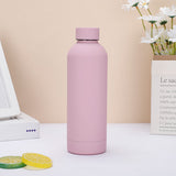 Botella de agua aislada al vacío de acero inoxidable 304 de 17 oz con logotipo personalizado, acabado de goma mate, frasco de viaje de boca estrecha.