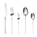 Cubiertos occidentales de acero inoxidable para venta al por mayor transfronteriza: cuchillos, tenedores, cucharas, cuchillos para carne, cucharas de postre y tenedores de fruta para uso doméstico y en restaurantes.