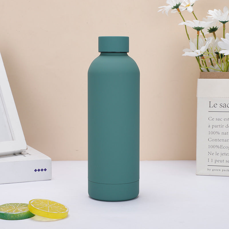 Botella de agua aislada al vacío de acero inoxidable 304 de 17 oz con logotipo personalizado, acabado de goma mate, frasco de viaje de boca estrecha.