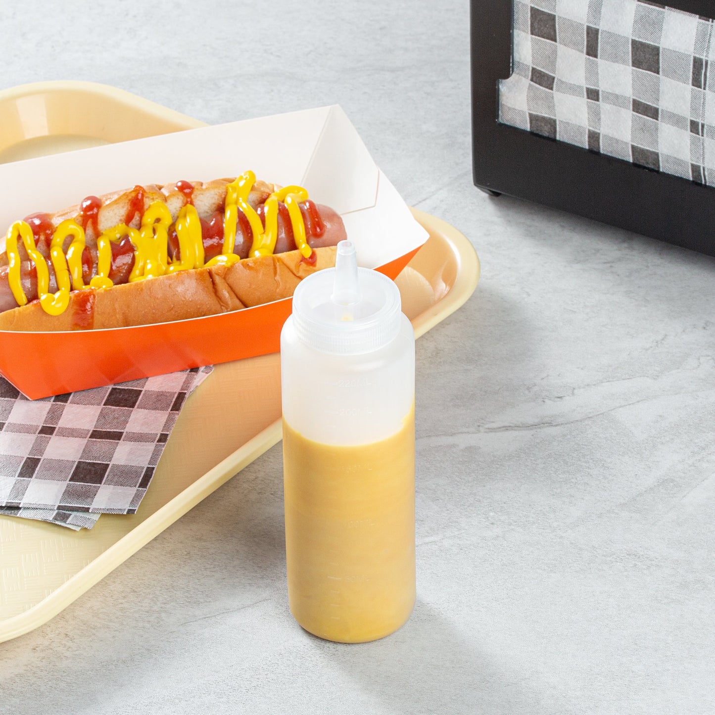 Botella de plástico transparente para apretar Sauce Tek de 8 oz - Punta de precisión - 2" x 2" x 7" - Caja de 1 unidad