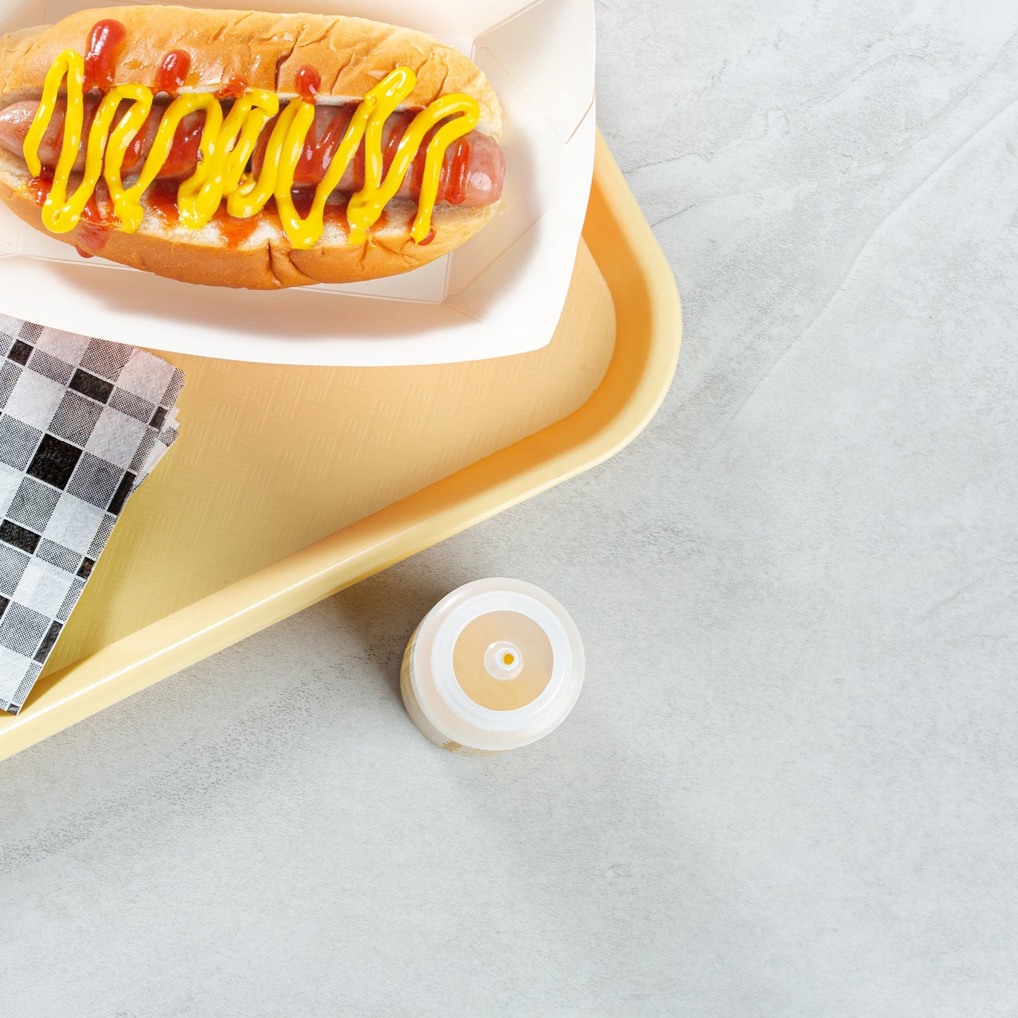 Botella de plástico transparente para apretar Sauce Tek de 8 oz - Punta de precisión - 2" x 2" x 7" - Caja de 1 unidad