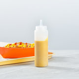 Botella de plástico transparente para apretar Sauce Tek de 8 oz - Punta de precisión - 2" x 2" x 7" - Caja de 1 unidad