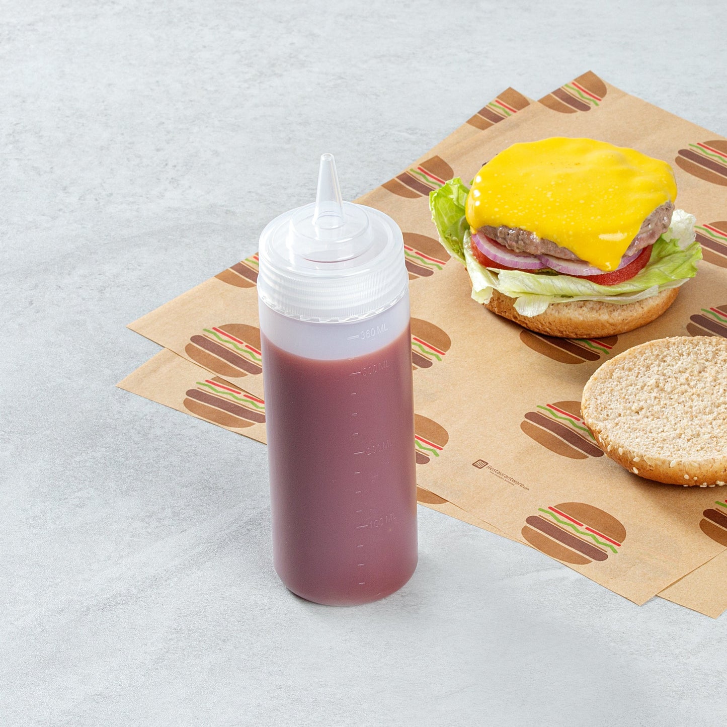 Botella de plástico transparente Sauce Tek de 12 oz - Punta de precisión - 2 1/4" x 2 1/4" x 8" - Caja de 1 unidad