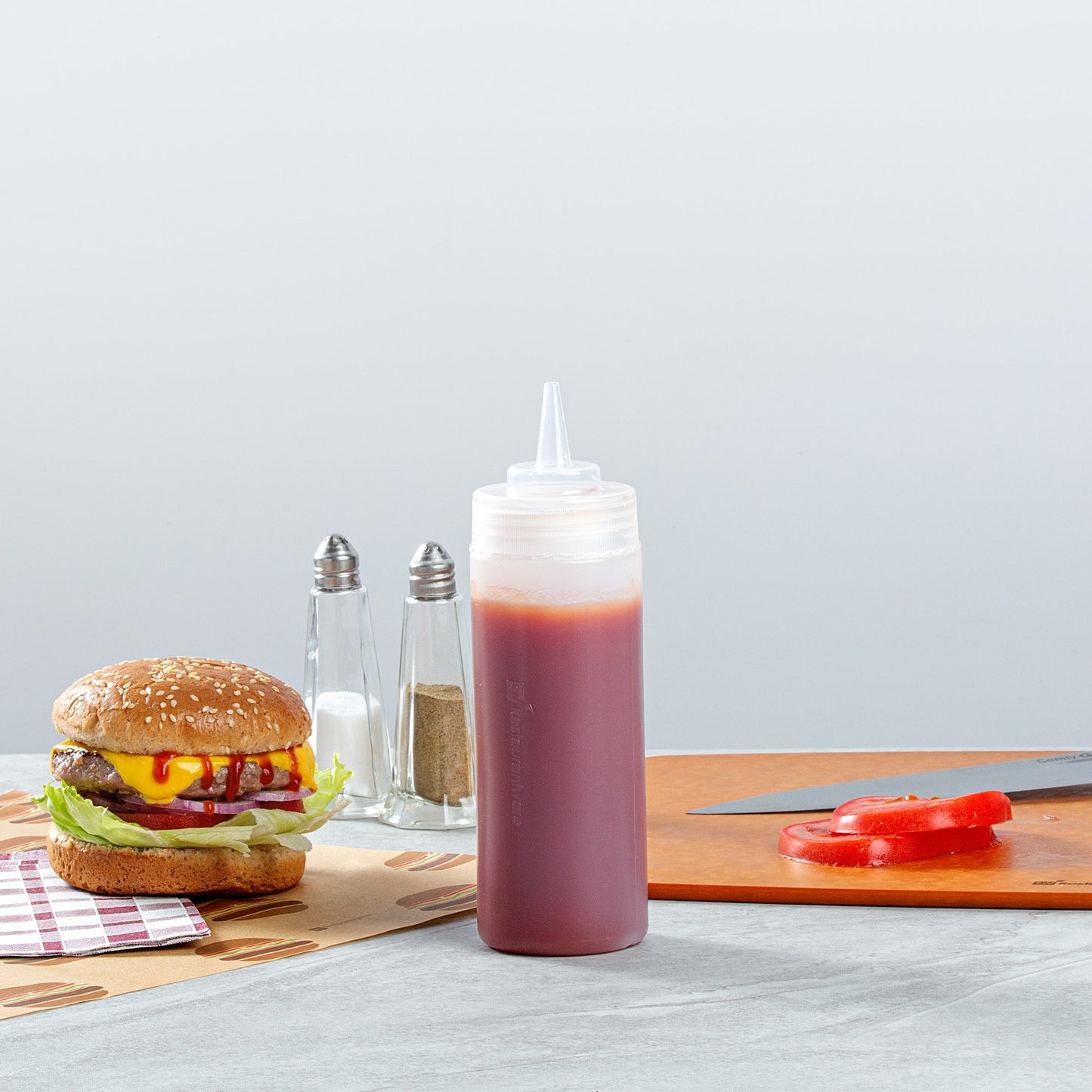 Botella de plástico transparente Sauce Tek de 12 oz - Punta de precisión - 2 1/4" x 2 1/4" x 8" - Caja de 1 unidad