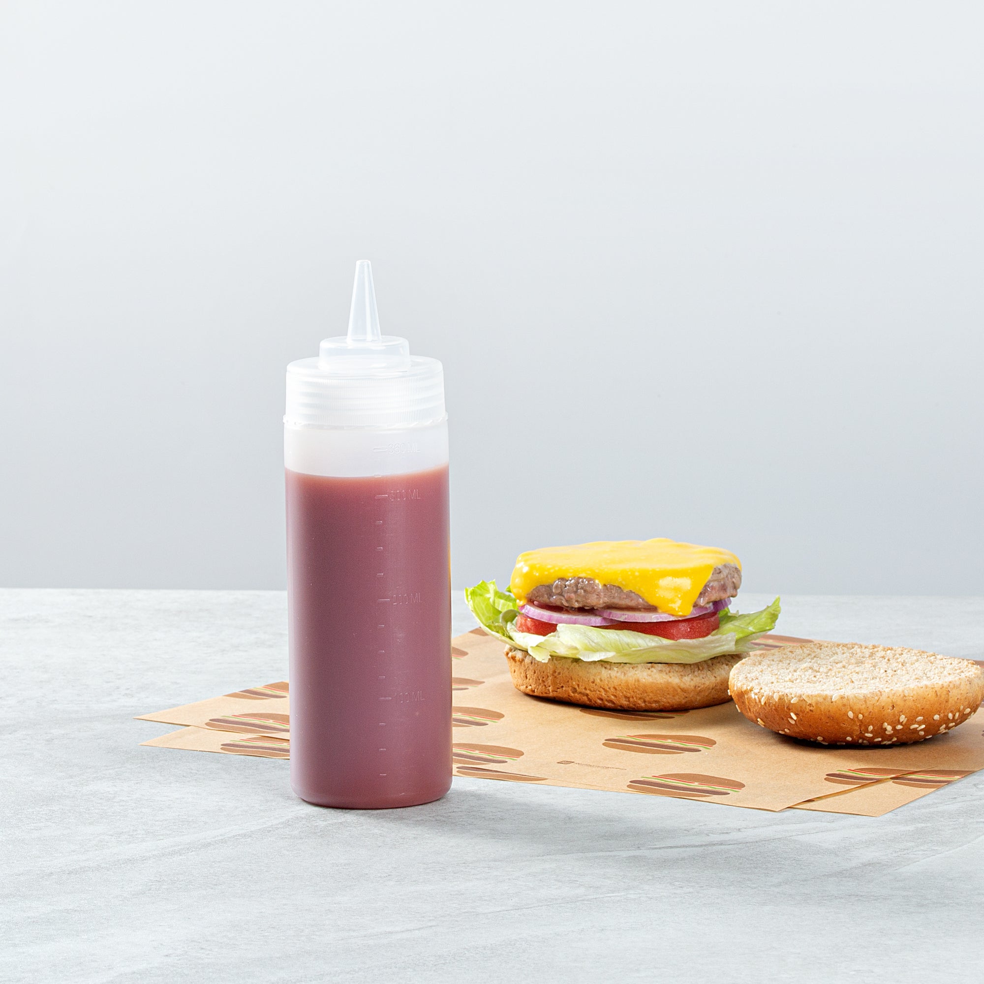 Botella de plástico transparente Sauce Tek de 12 oz - Punta de precisión - 2 1/4" x 2 1/4" x 8" - Caja de 1 unidad