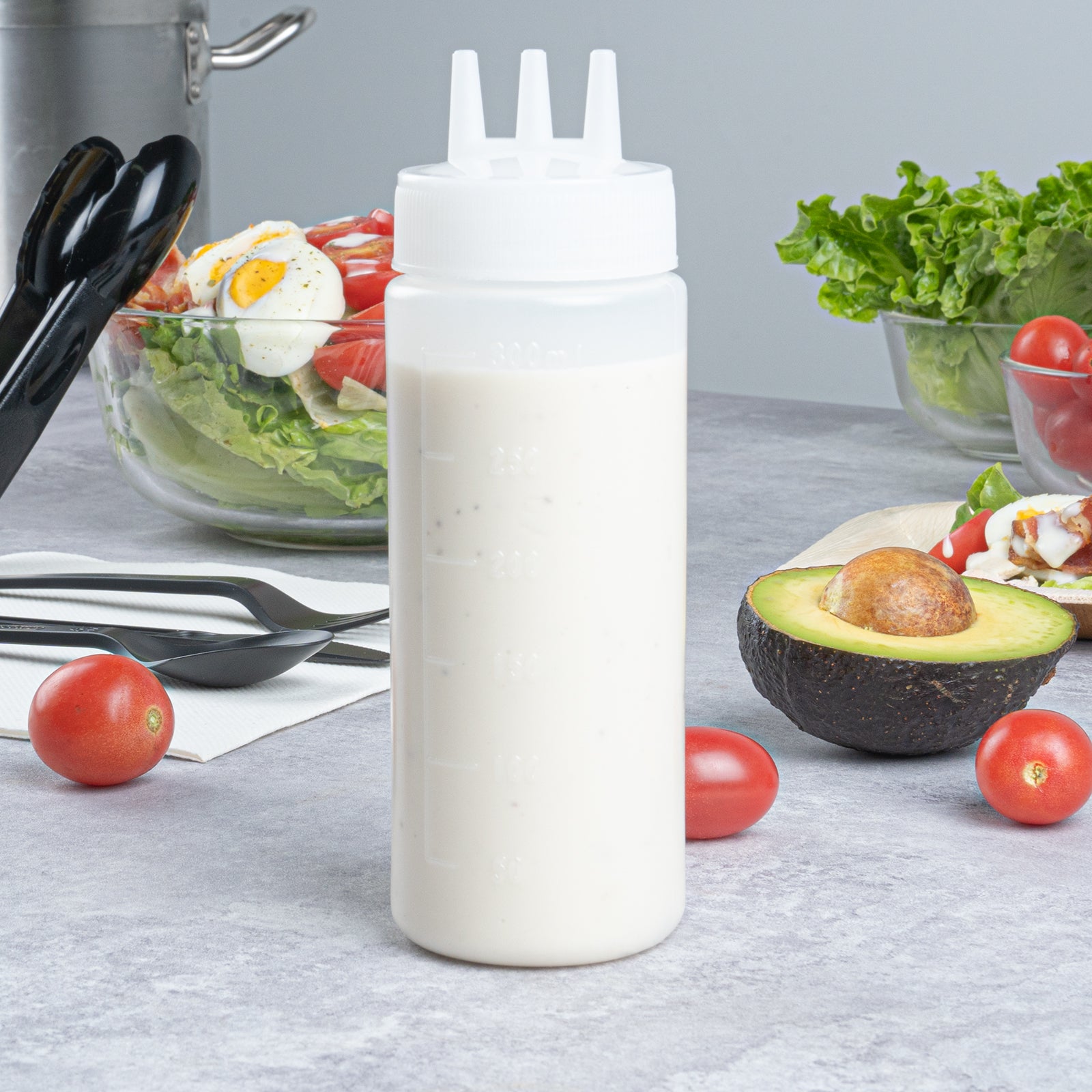 Botella de plástico transparente multiusos Sauce Tek de 12 oz (con punta de triple dispersión) - Caja de 6 unidades