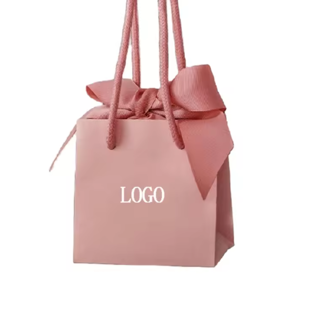 Bolsa de embalaje con asa y cinta con logotipo personalizado al por mayor, bolsa de papel de lujo para joyería, bodas y boutiques, para pequeñas empresas con logotipo.