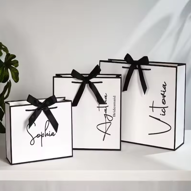 Wholesale White Reusable Shopping Bag Customized Logo Luxury Christmas Packaging Gift Bags With Handle Paper Bags